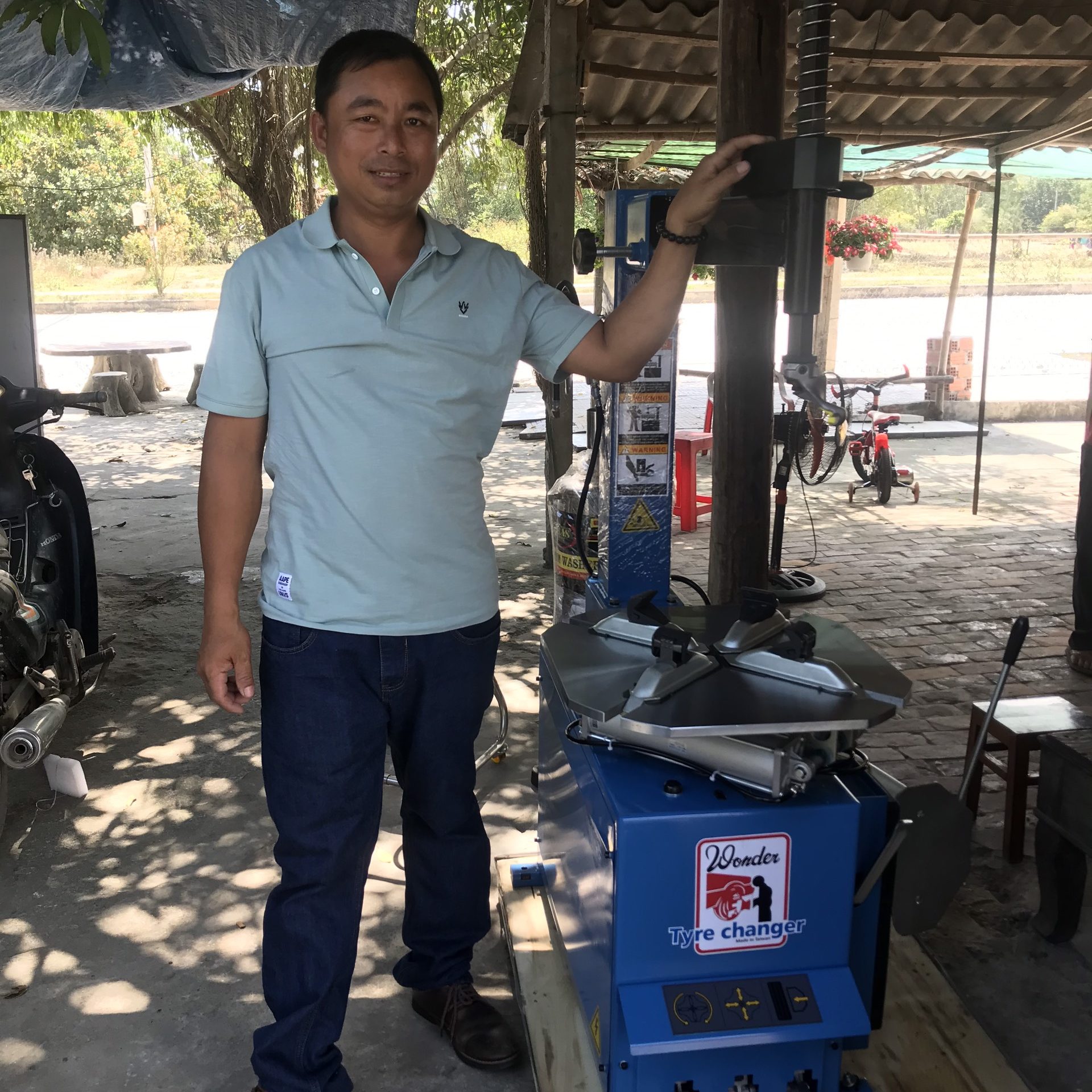 Máy Ra Vào Lốp Xe Ga Wonder WT-180 Taiwan Máy Ra Vào Lốp Xe Ga Wonder WT-180 Taiwan