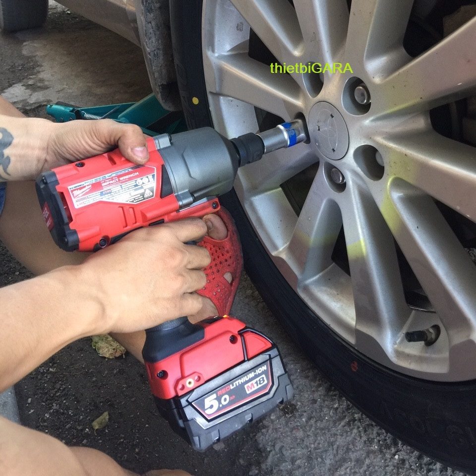 Súng vặn bu lông milwaukee