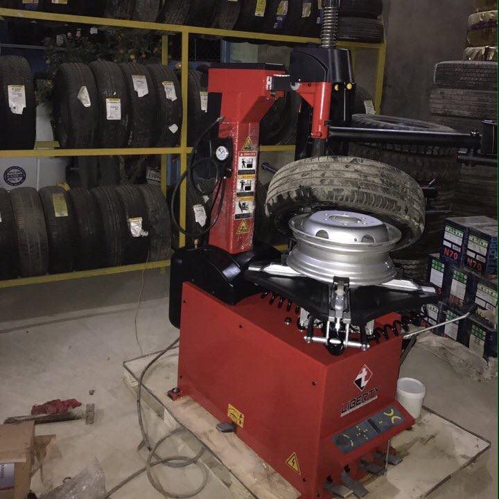 Máy Ra Vỏ Xe Ô Tô Tải Liberty LC-885D Máy Ra Vỏ Xe Ô Tô Tải Liberty LC-885D