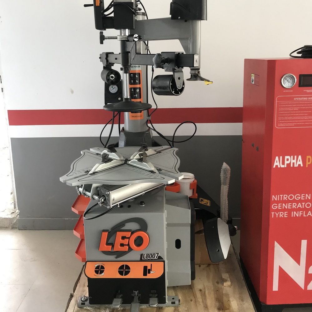 Máy ra vào lốp LEO L8007