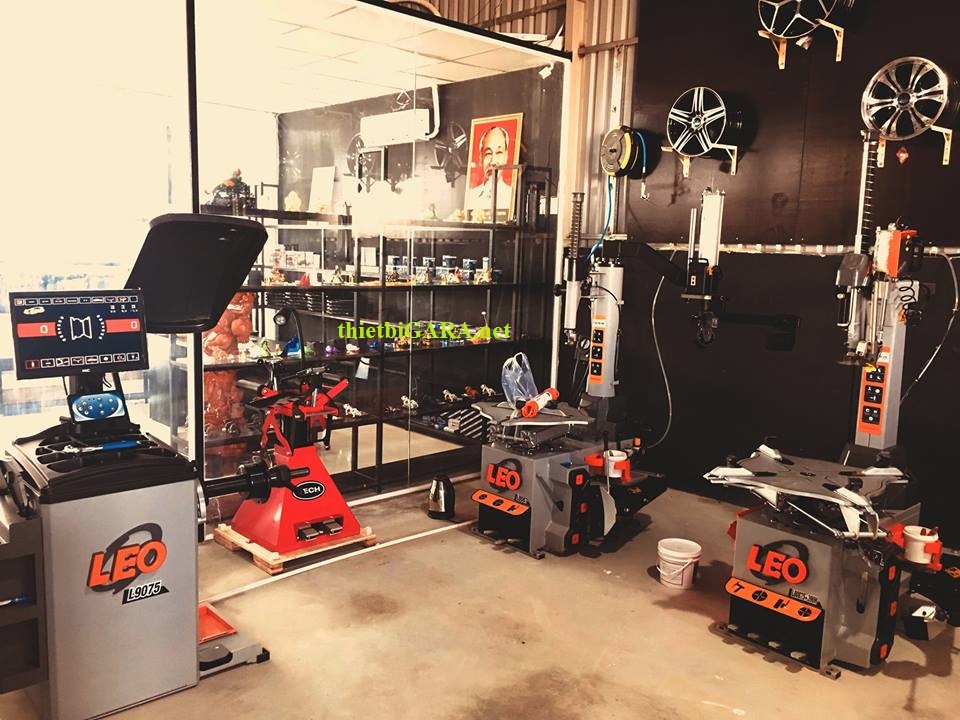 Máy cân bằng động bánh xe ô tô