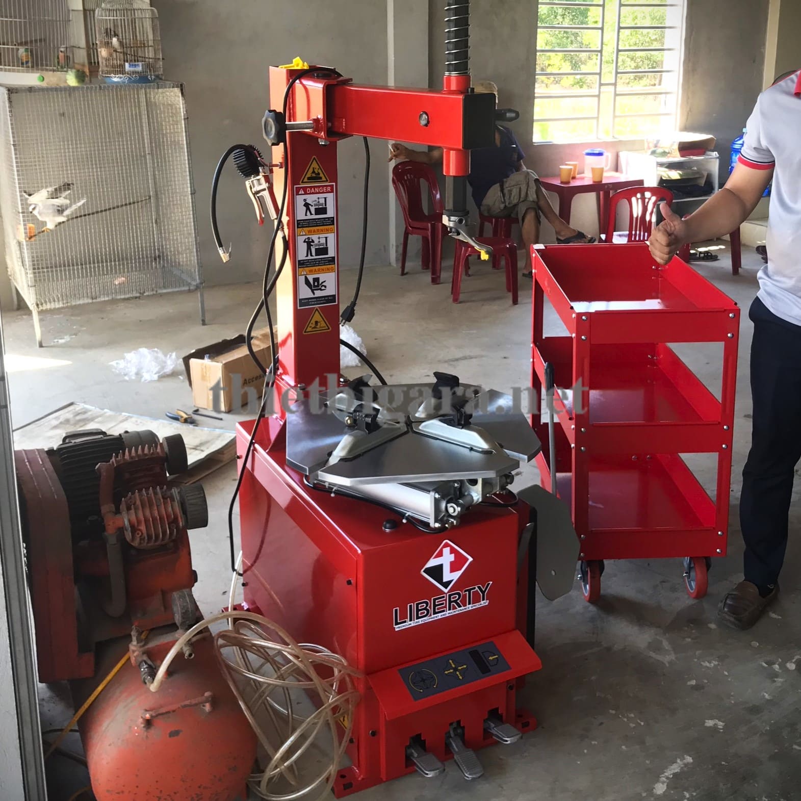 May-ra-vao-lop-liberty-LC810F (2)