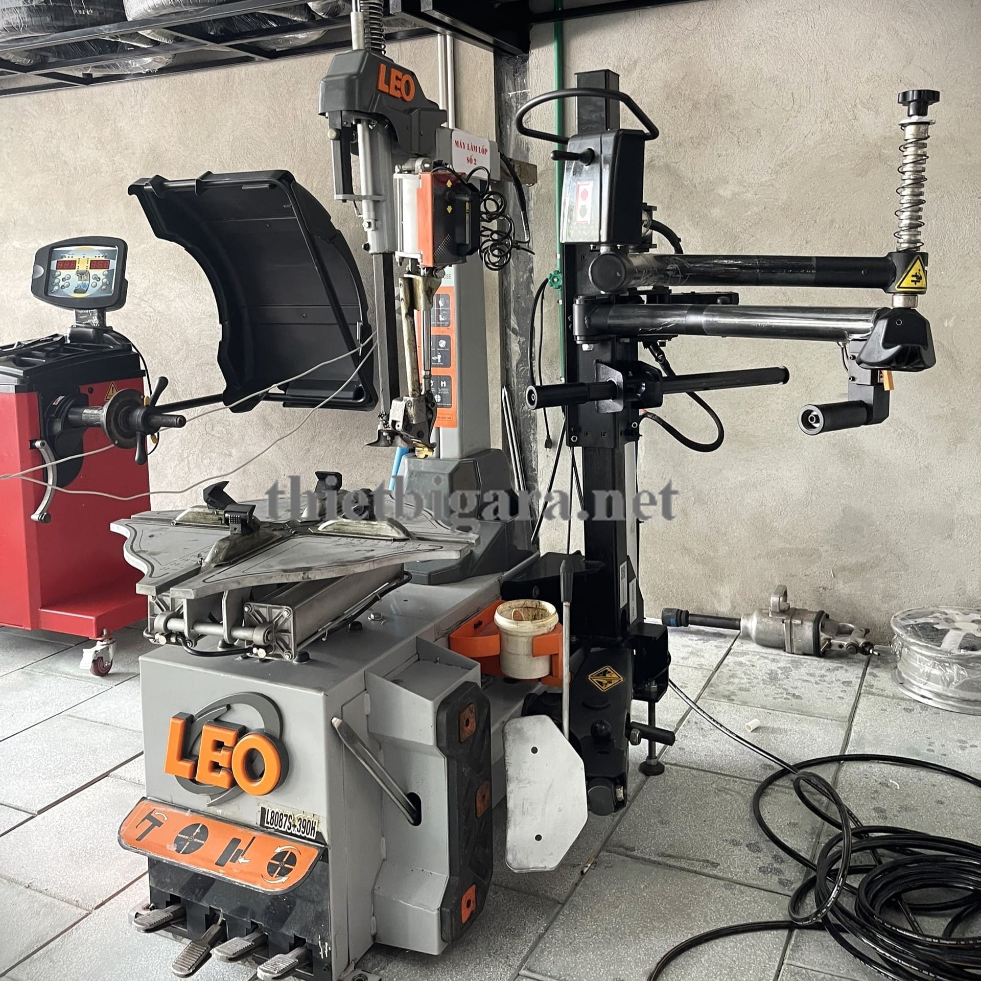 Máy ra vào lốp xe LEO L8087S+390H Máy ra vào lốp xe LEO L8087S+390H