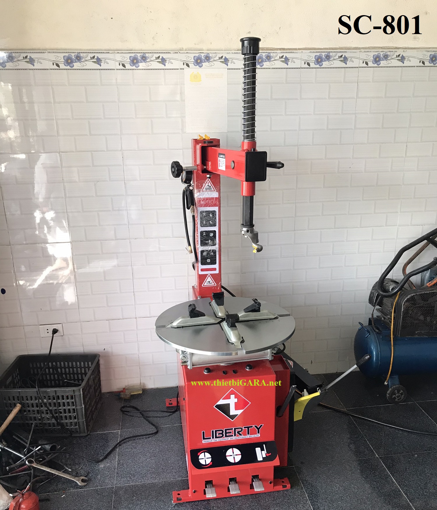 Máy ra vào lốp liberty