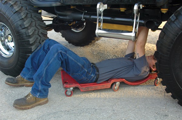 Xe chui gầm ô tô