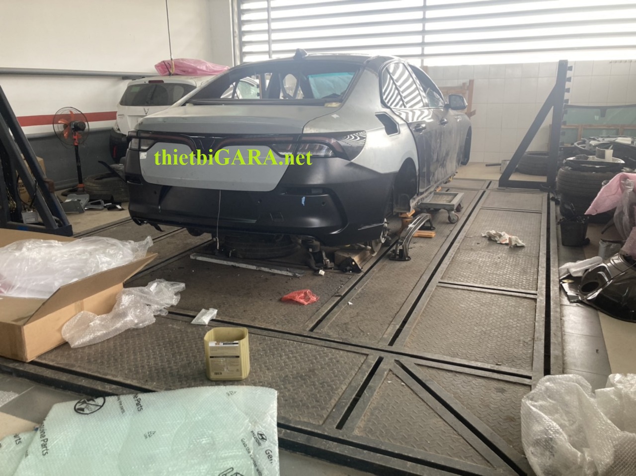 Thiết bị kéo nắn sắt xi khung sườn xe ô tô