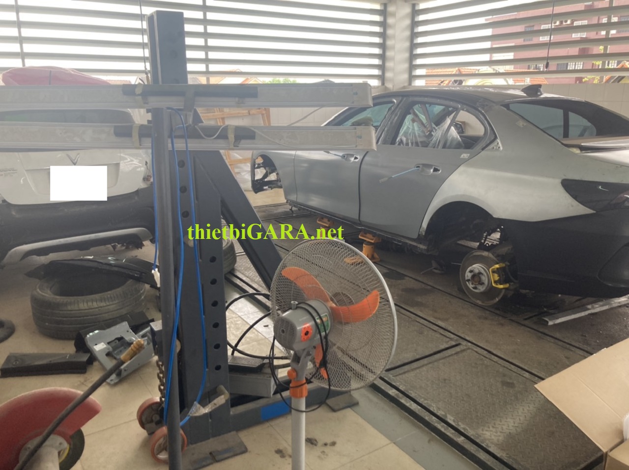 Thiết bị kéo nắn khung sườn xe ô tô