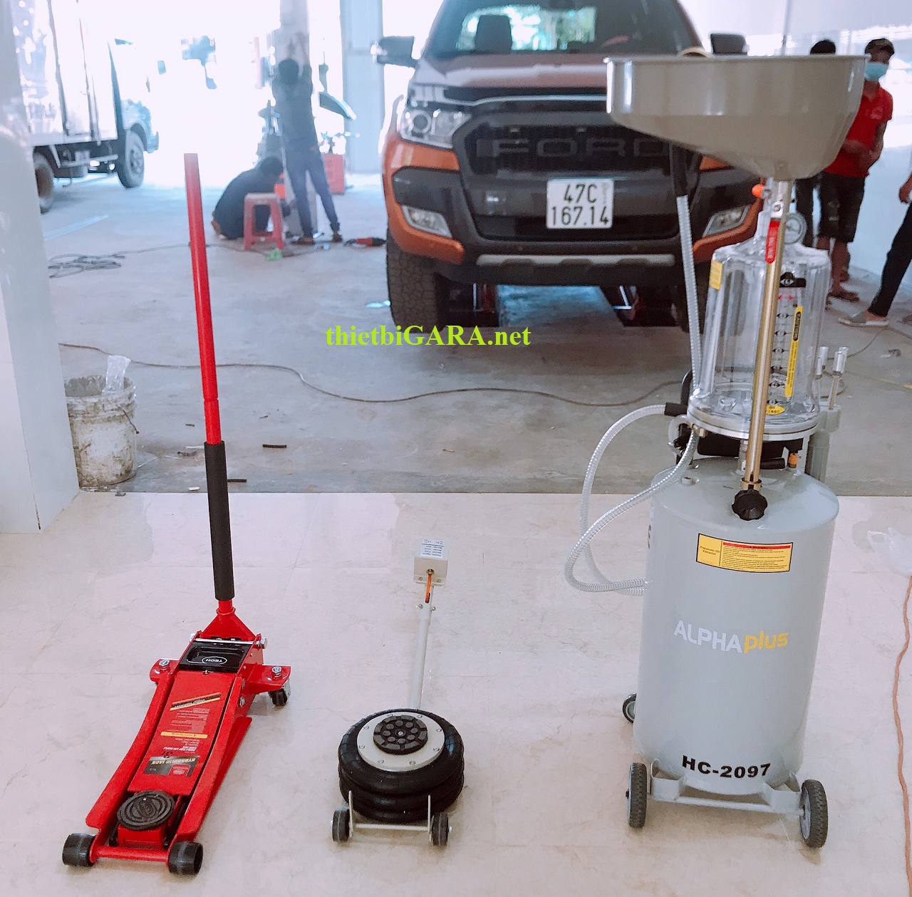 Máy hứng hút dầu thải ô tô HC 2097