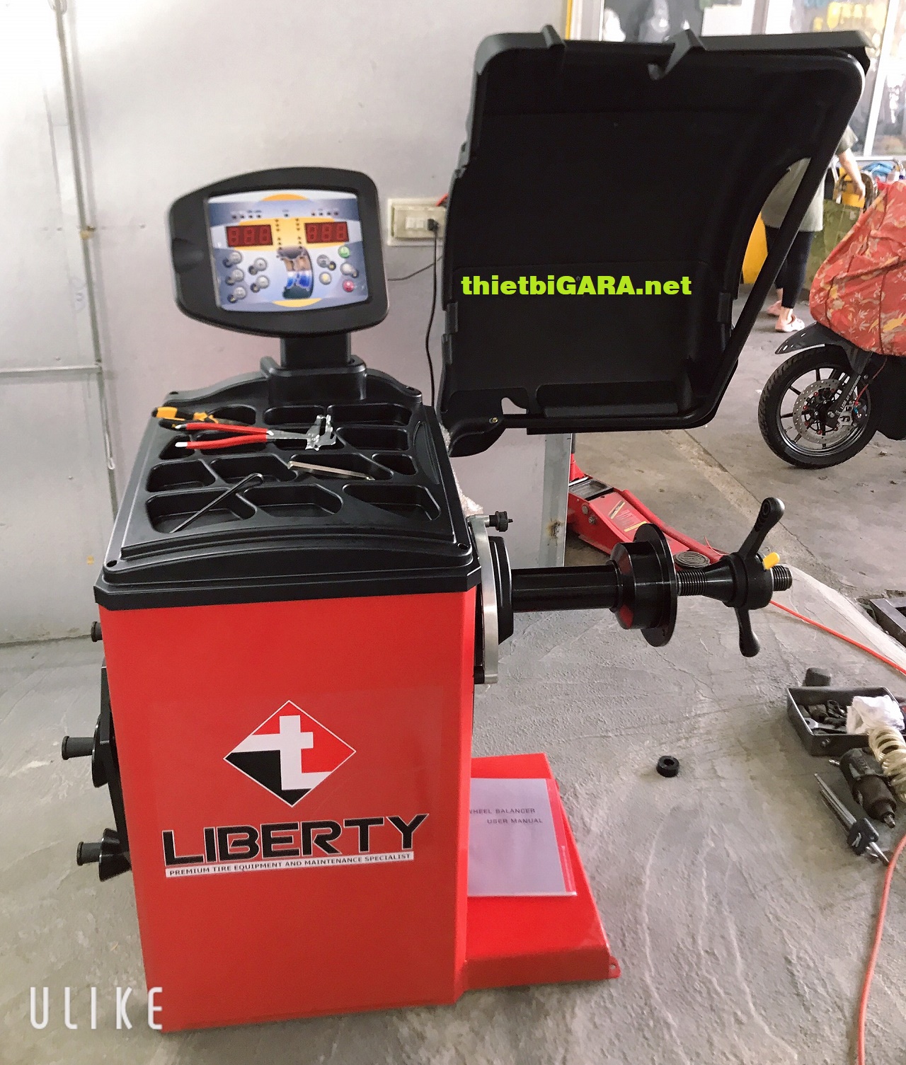 Máy cân bằng động bánh xe ô tô CB66