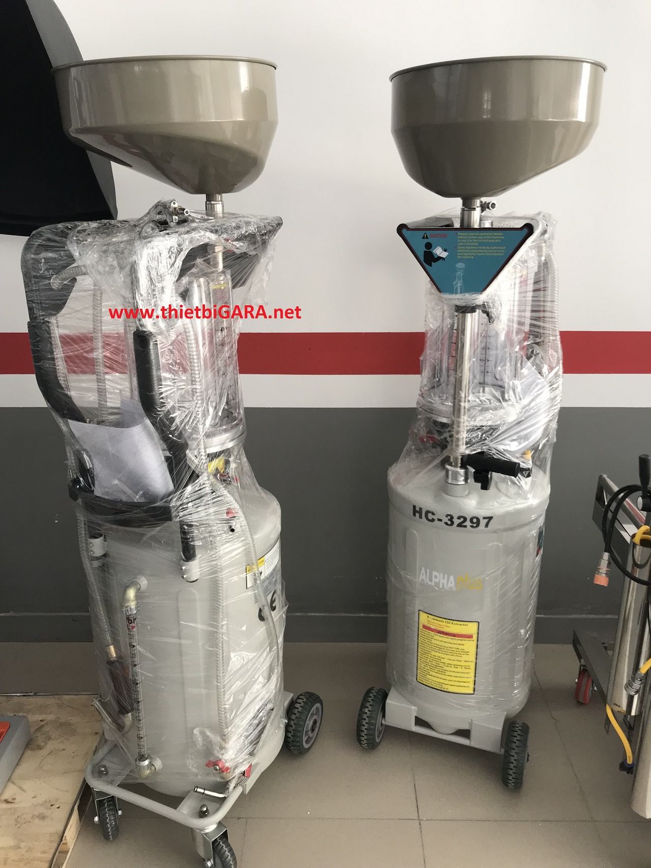 Máy hứng hút dầu thải ô tô HC-3297