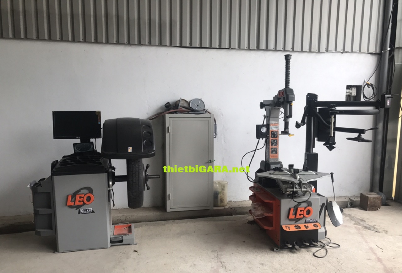 Máy ra vào lốp Leo