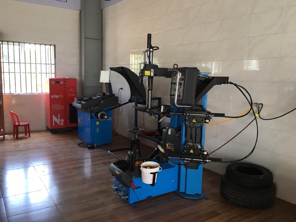 Máy ra vào lốp M928 Royal Hpa