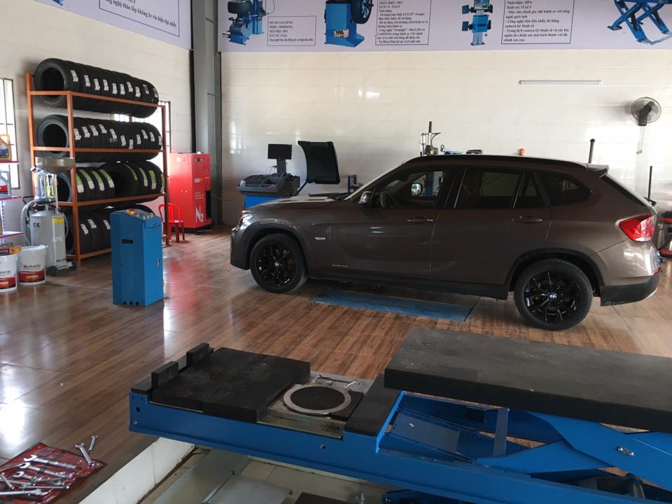 Lắp đặt thiết bị cho trung tâm dịch vụ lốp xe