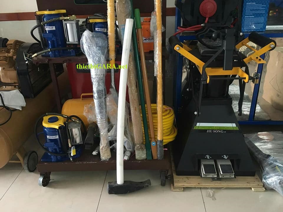 Búa cúp đục triêng lốp xe