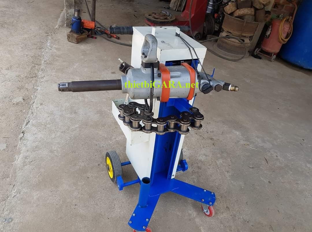 Xe nâng súng bắn ốc lốp xe tải