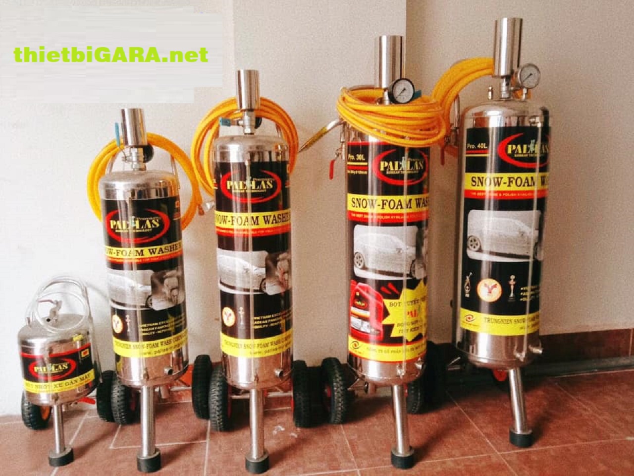 Bình phun tạo bọt tuyết rửa xe ô tô, xe máy