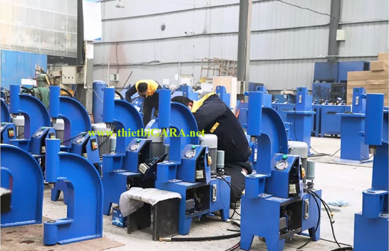 Máy tán đinh ri vê