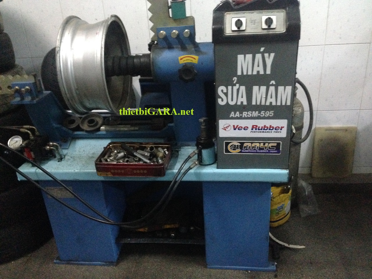 Máy sửa vành mâm ô tô bị móp