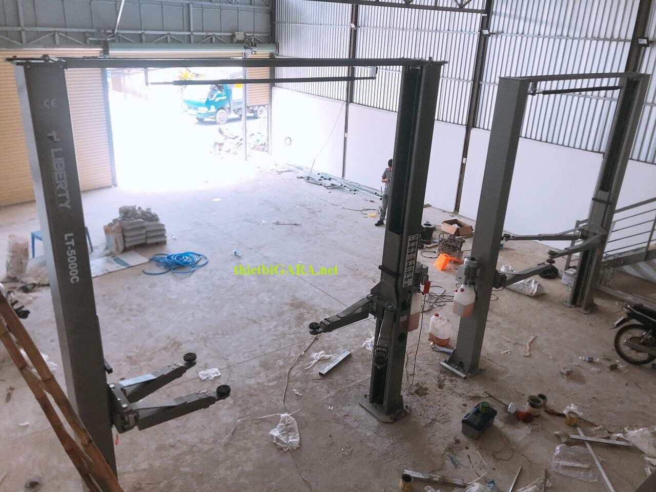 Cầu nâng ô tô 5 tấn