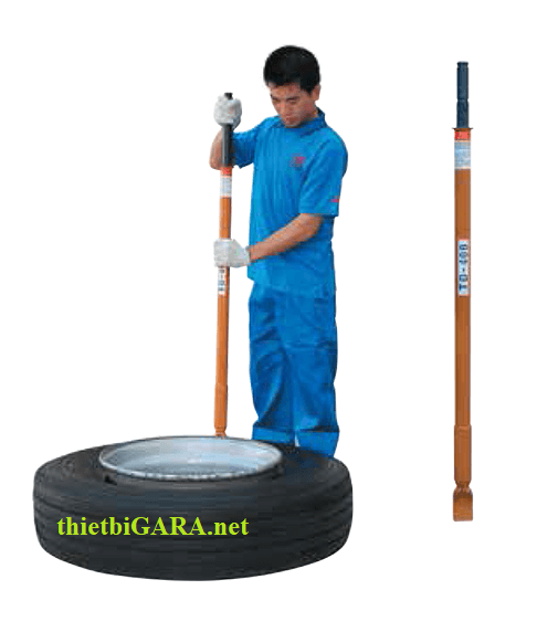 Tay thục lốp xe tải, Dụng cụ đục triêng lốp xe ô tô