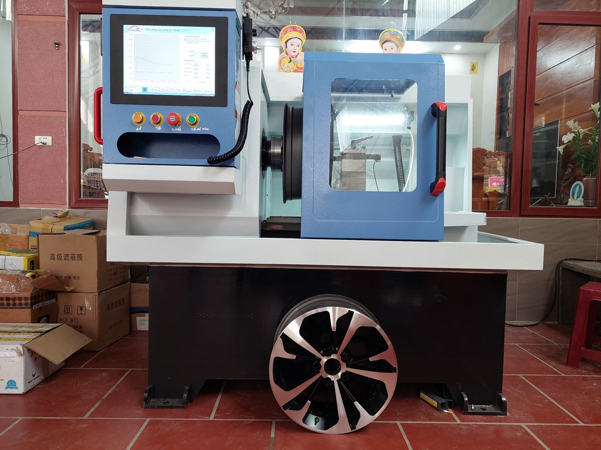 Máy phay mặt mâm ô tô