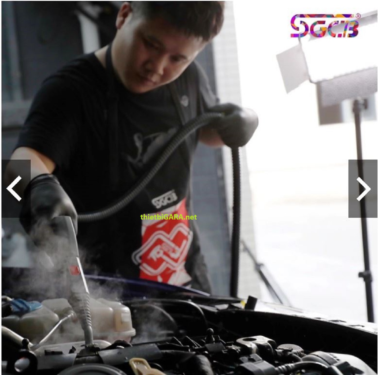 dọn khoang máy bằng hới nước nóng