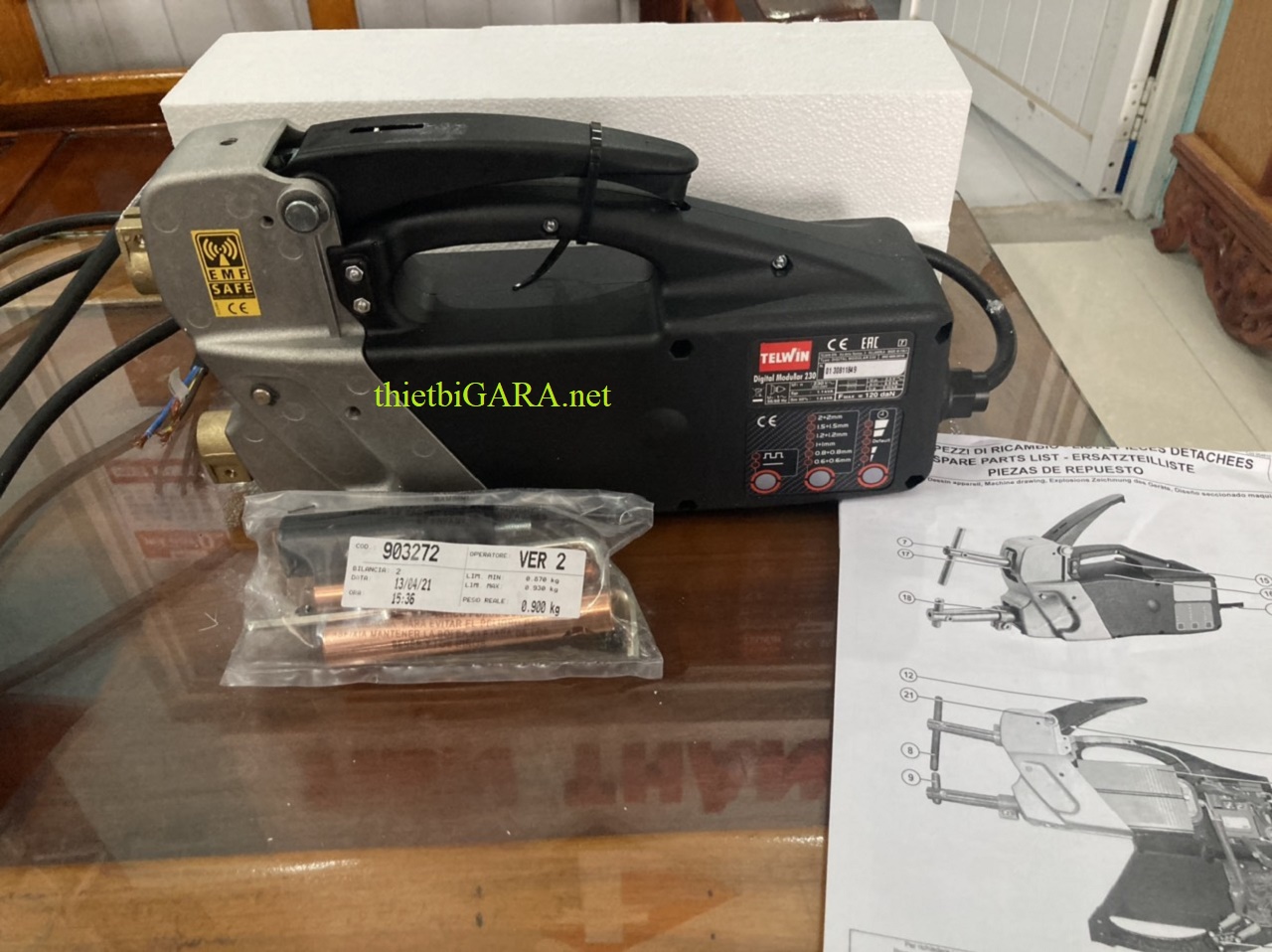 máy bấm tôn cầm tay