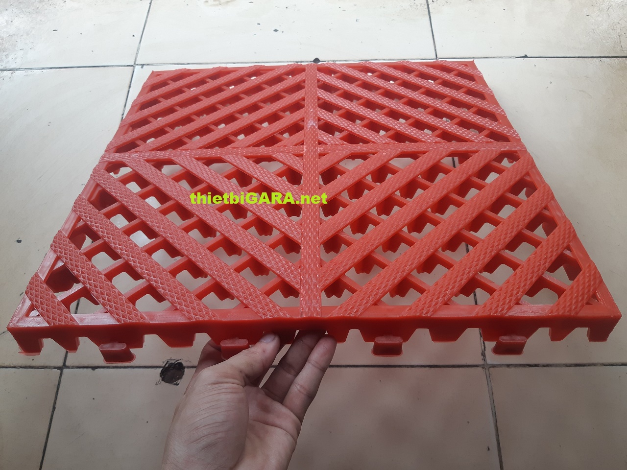 sàn nhựa chịu tải ô tô