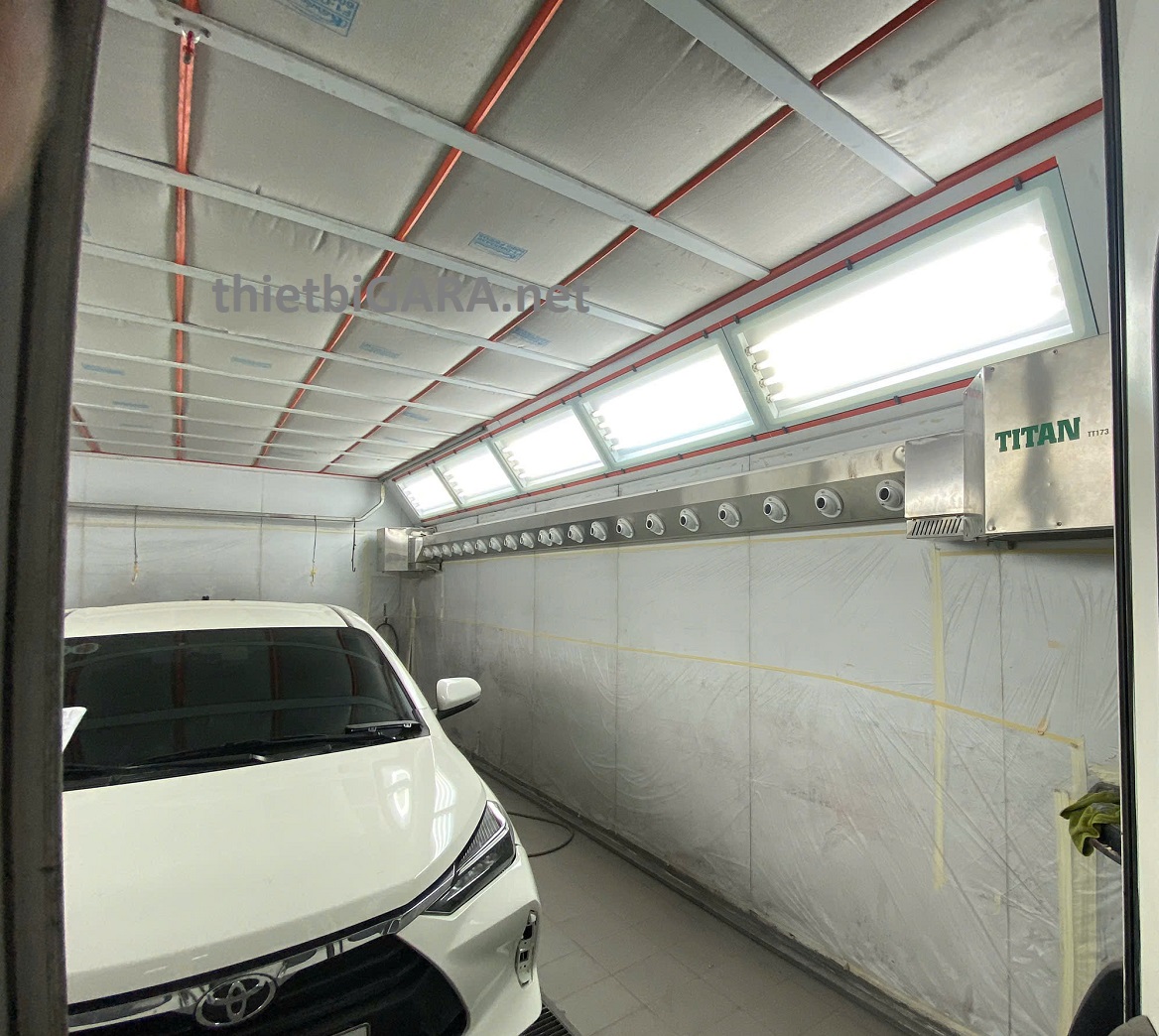 thổi gió sấy khô sơn ô tô góc nước