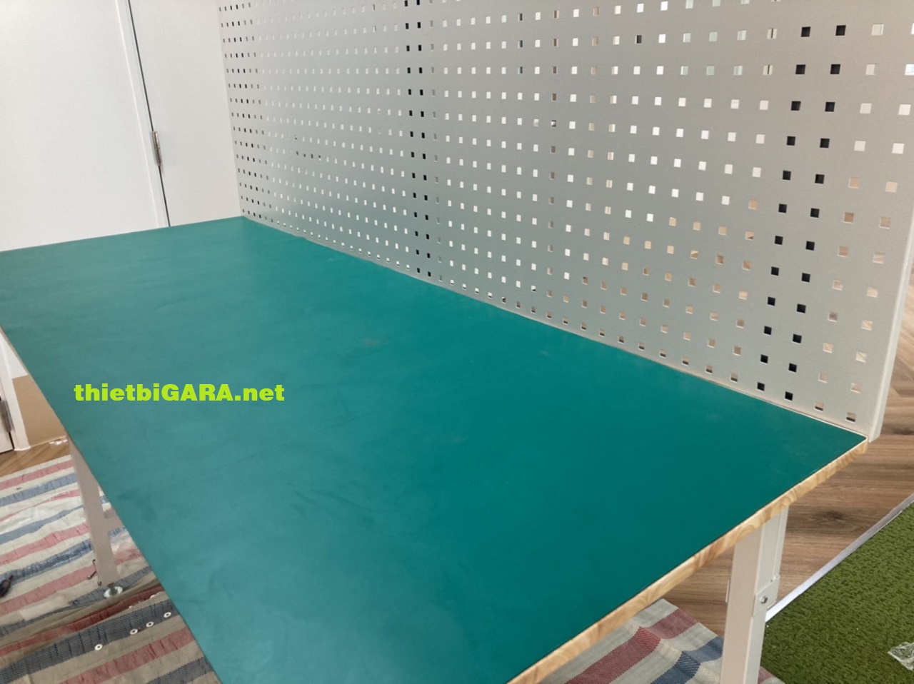 Bàn thao tác tĩnh điện