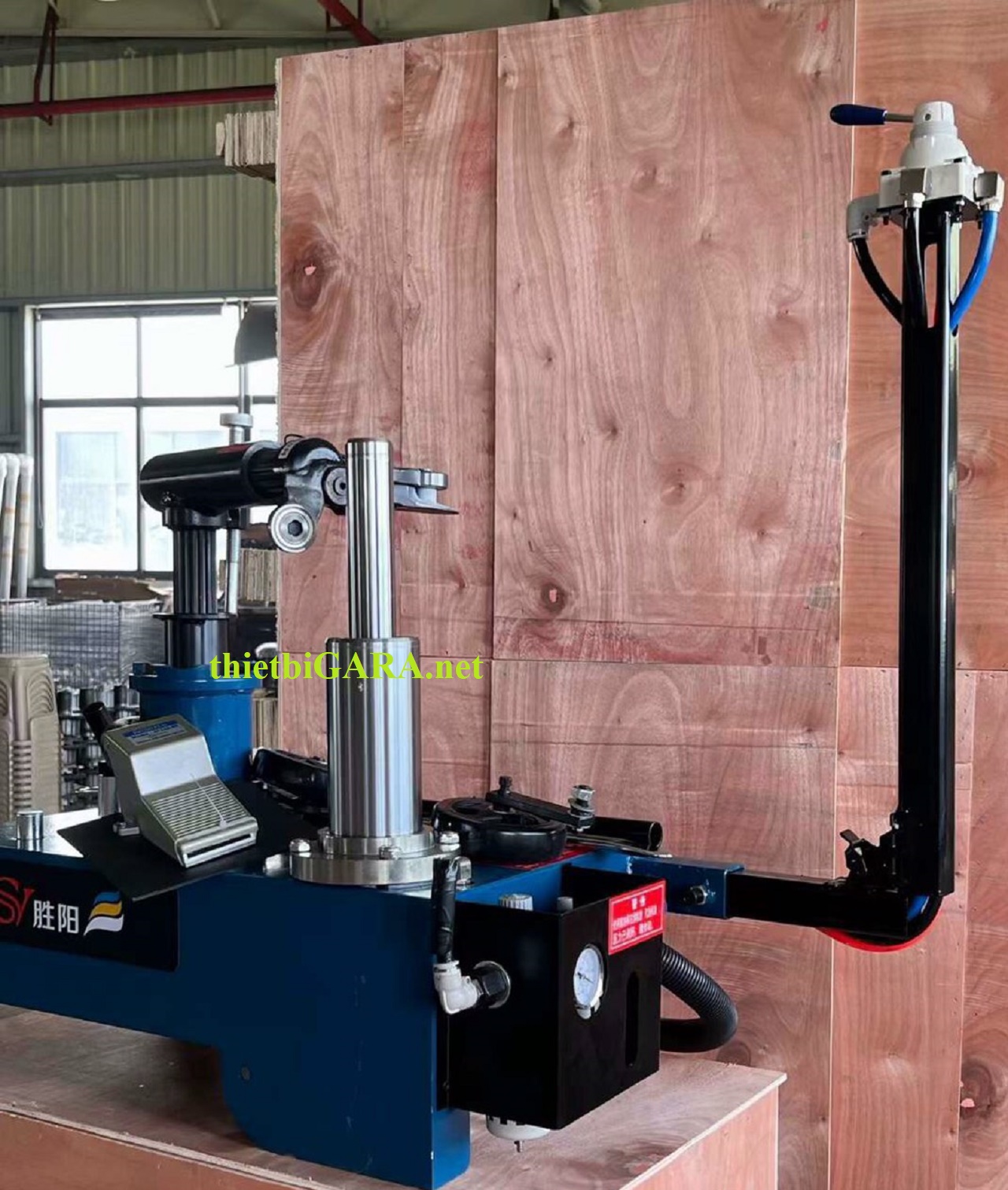 Máy tháo lốp ô tô lưu động