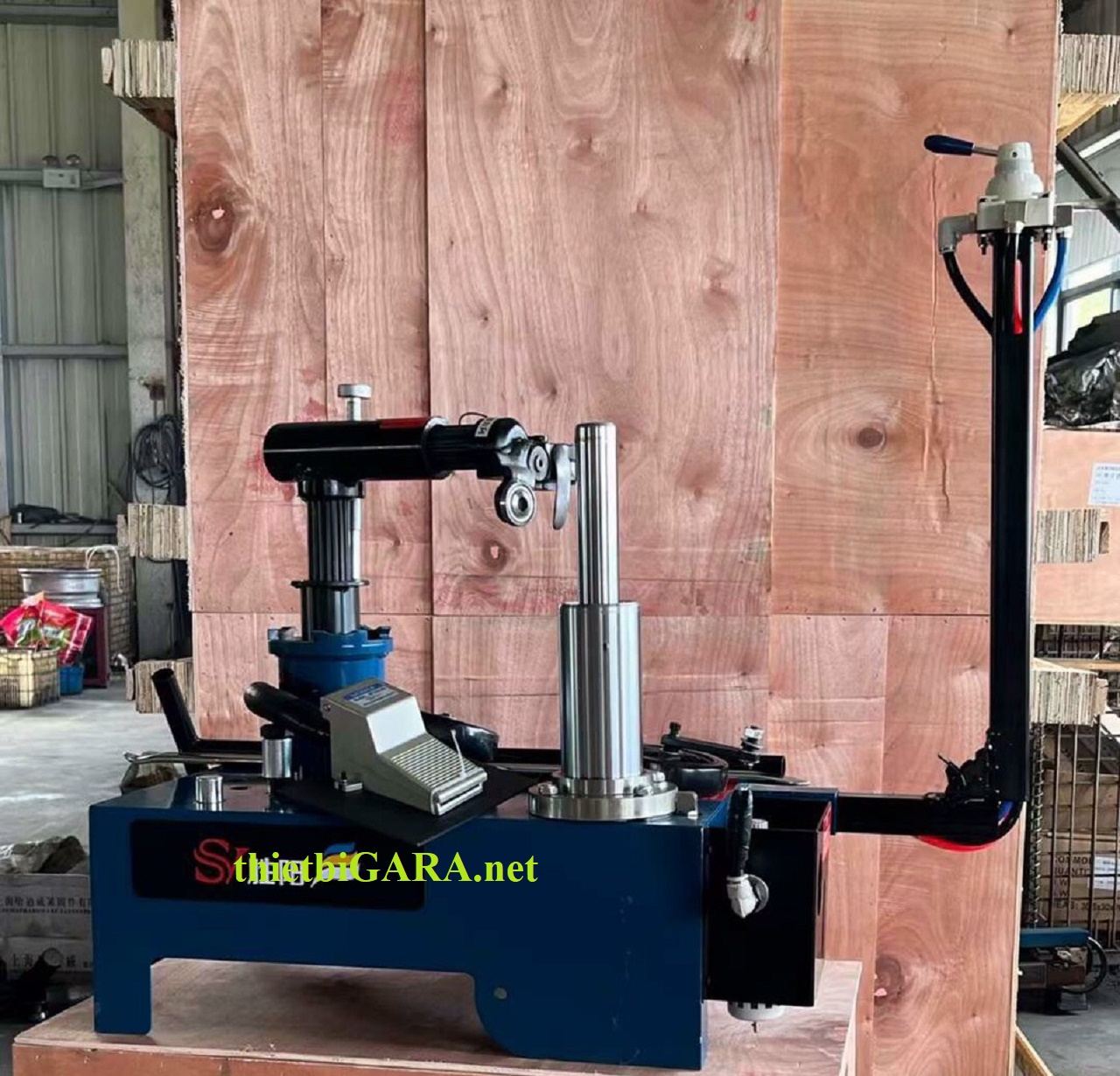 Máy ra lốp bằng hơi khí nén