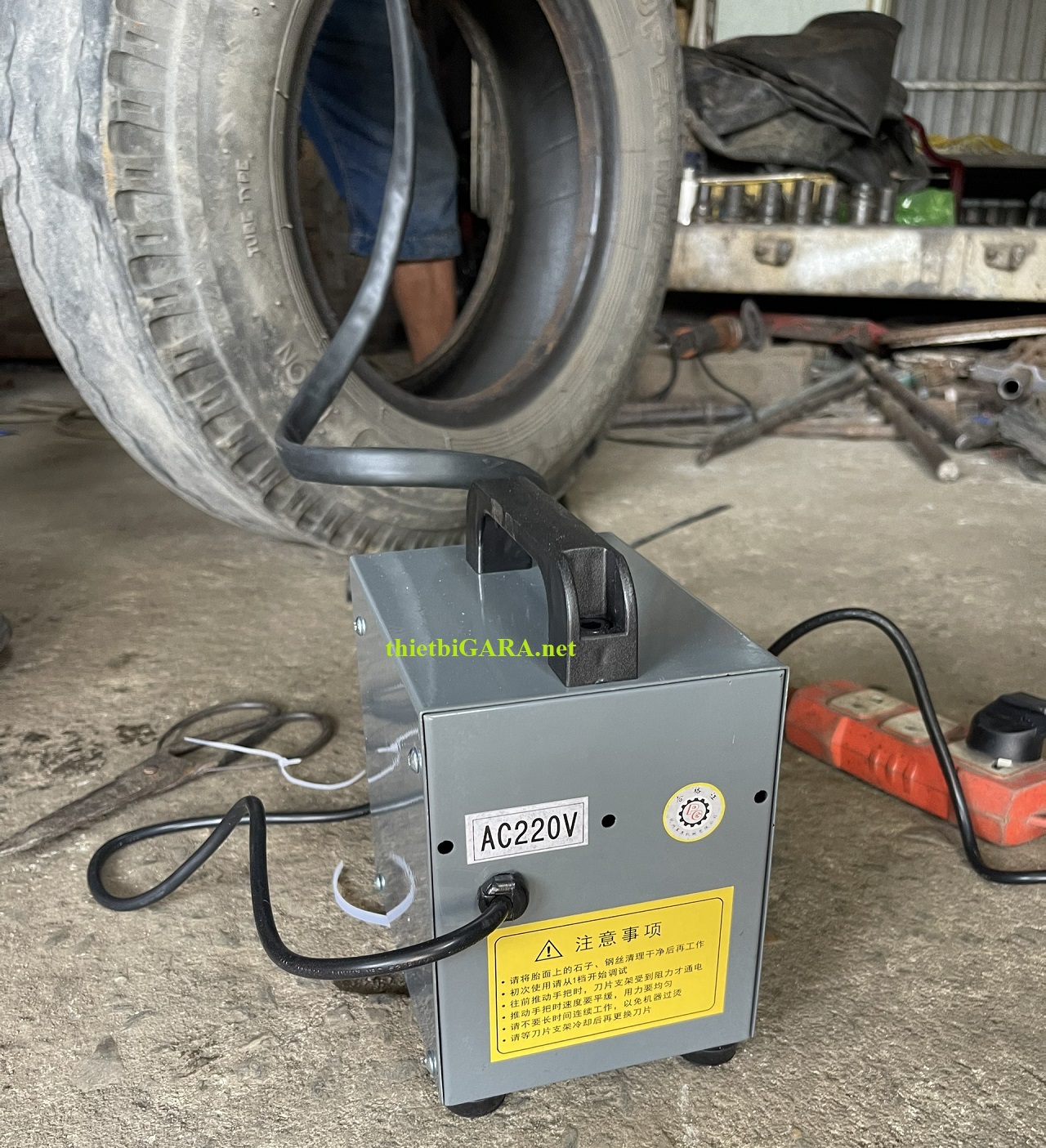 Thiết bị tạo gai lốp ô tô