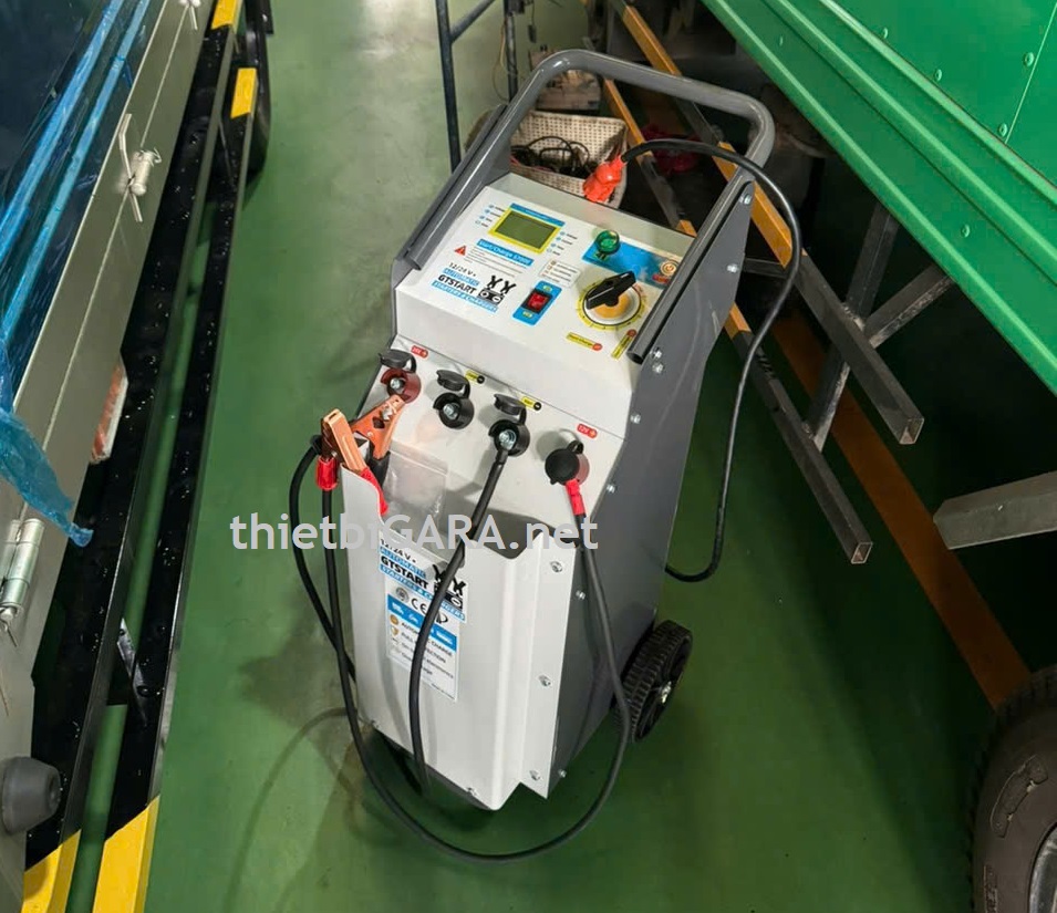 Máy sạc bình kích đề xe ô tô du lịch và xe tải Funisi F15000